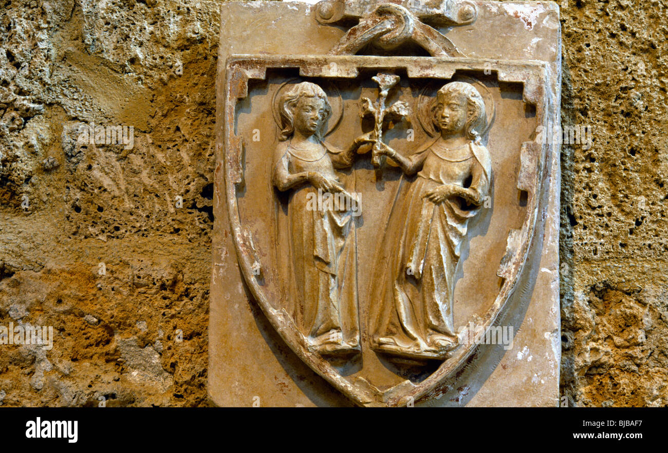 St-Guilhem-Le-Desert Frankreich Languedoc-Roussillon St-Guilhem-Le-Desert Kloster Wappen Saint Guilhem zwei Jungfrauen Stockfoto