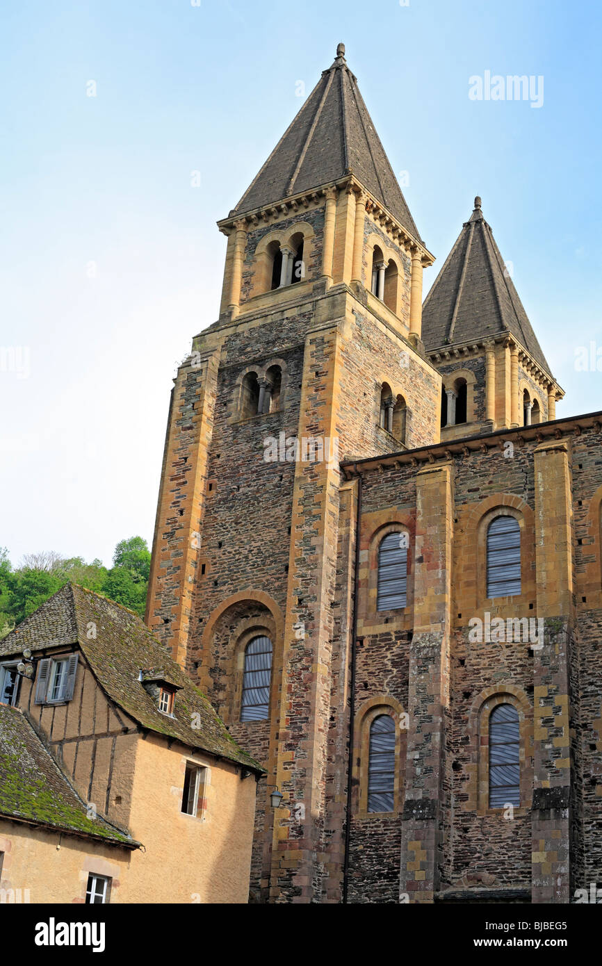 Architektur der Kirche, Abtei Sainte Foy romanische Kirche (1124), Conques, Frankreich Stockfoto