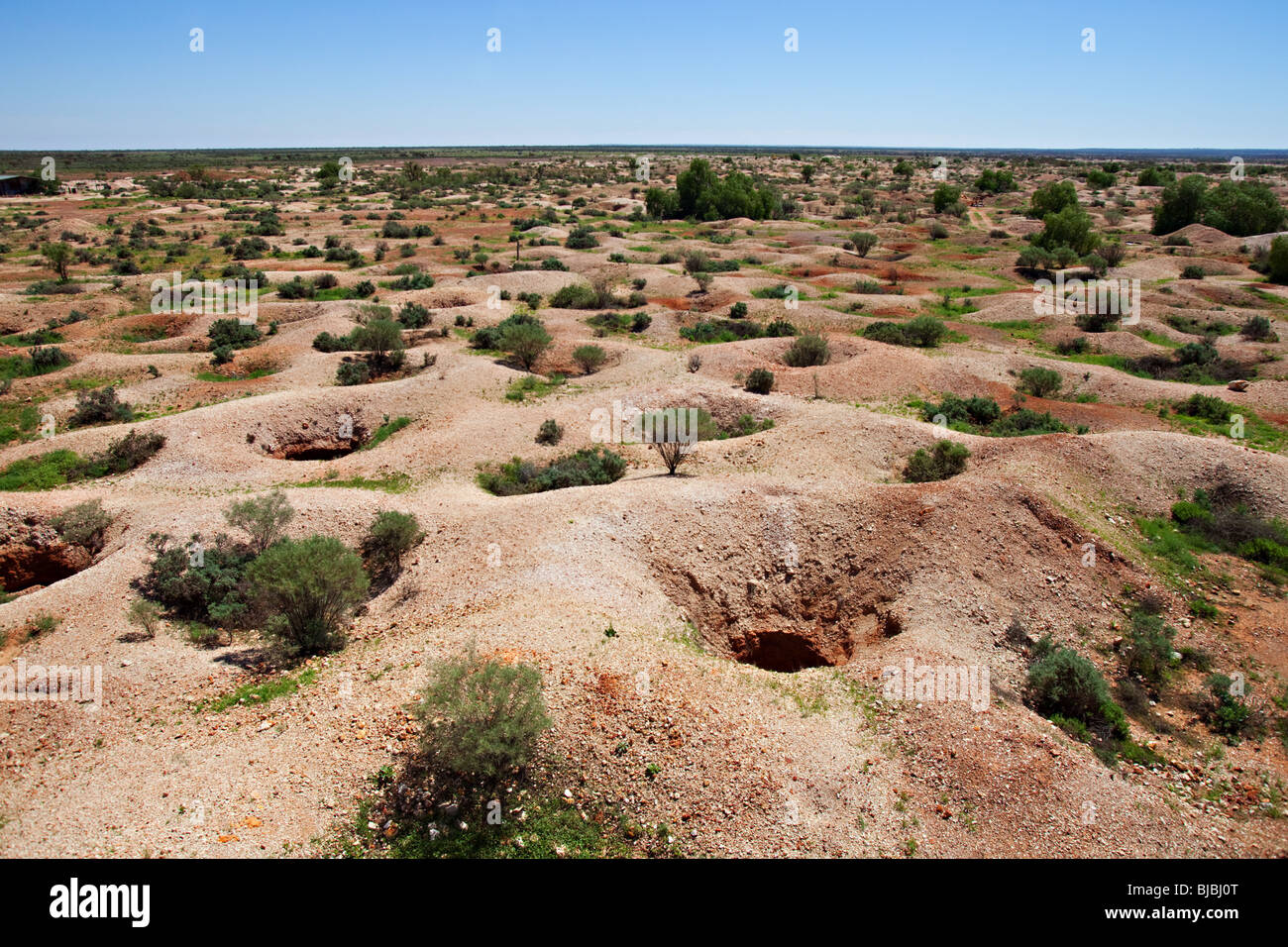 Krater an der Stelle verlassenen Opal Mine, White Cliffs, Australien Stockfoto