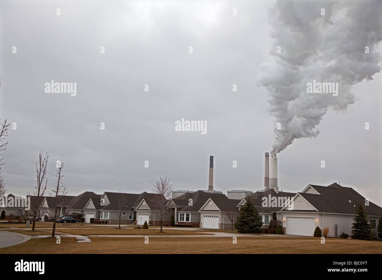 Emissionen aus Kohle-Kraftwerk überqueren internationale Grenze Stockfoto