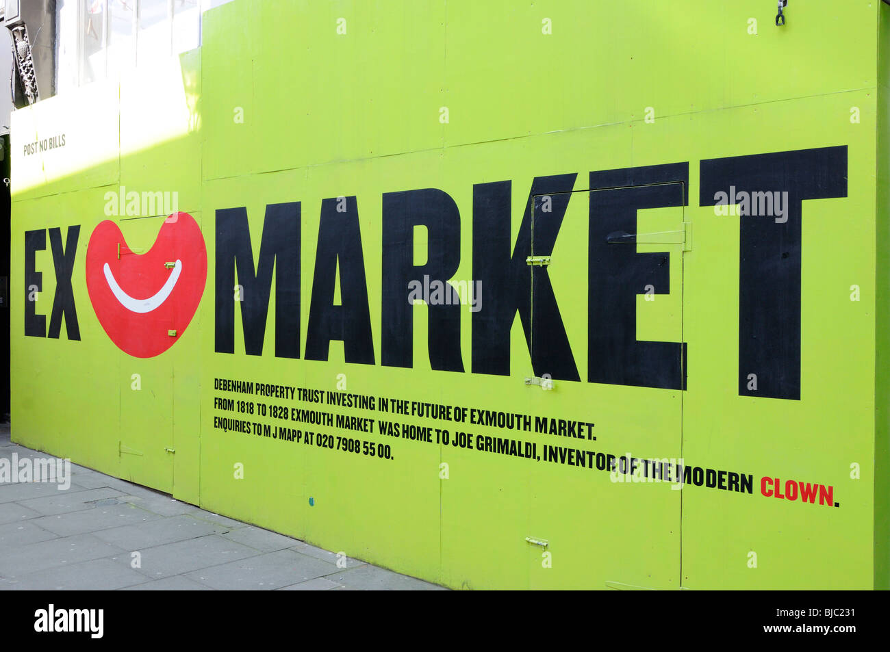 Mit Brettern vernagelt Ladenfront auf Exmouth Markt, Islington, London, England, UK. Stockfoto