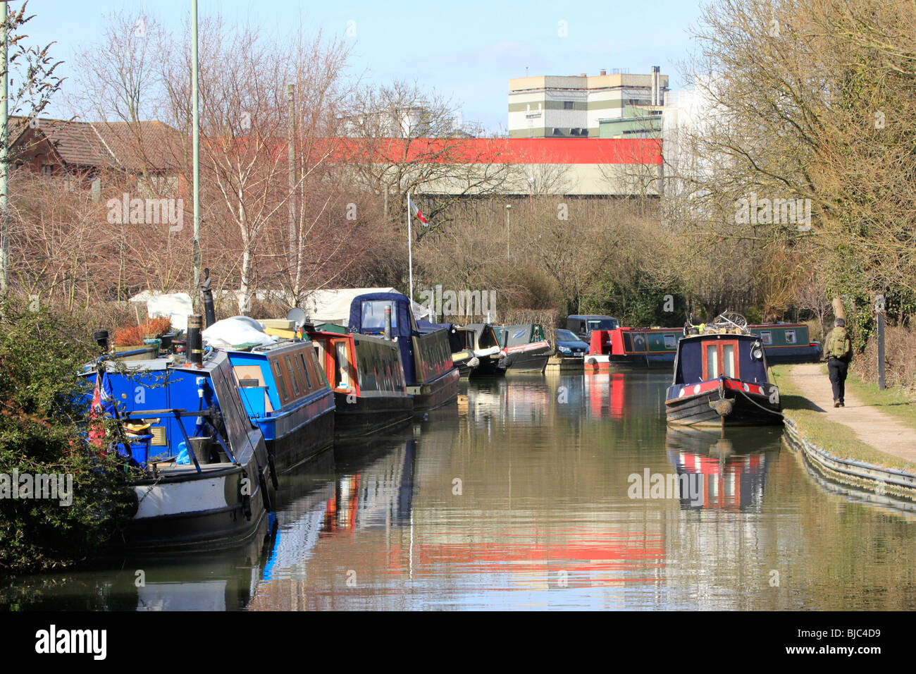 Oxford-Kanal Lastkähne Banbury Stadtzentrum Hautpstraße Oxfordshire England uk gb Stockfoto