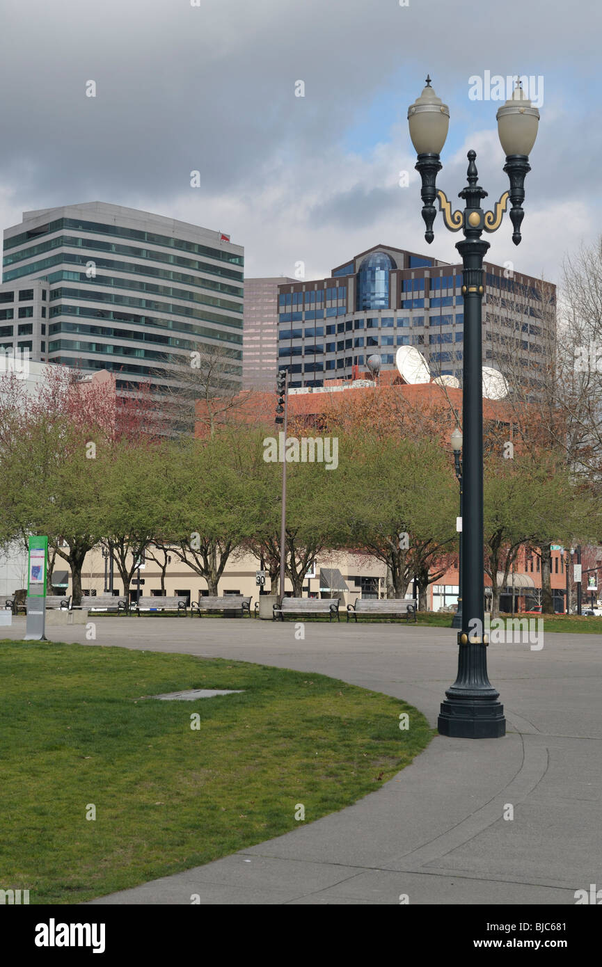 Portland-Skyline vom Gouverneur Tom McCall Waterfront Park, Portland, OR, USA 100304 34884 Stockfoto