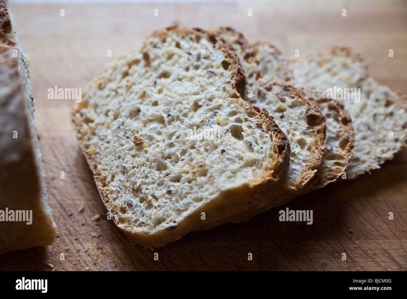 Frisches Vollkornbrot. Charles Lupica Stockfoto