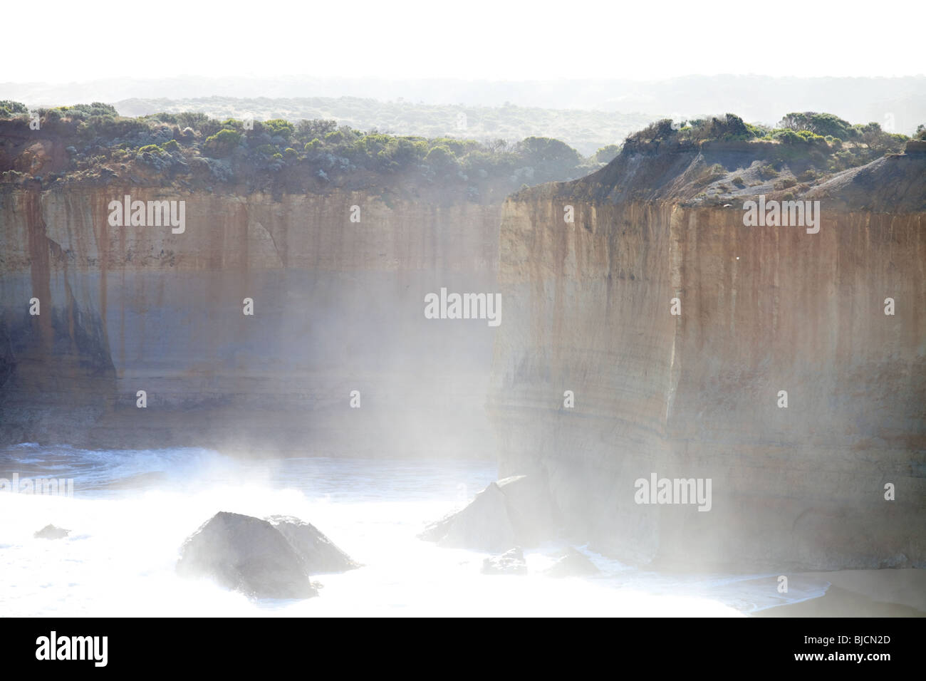Malerische Aussicht mit rauen Meer an der Great Ocean Road, South Australia Stockfoto