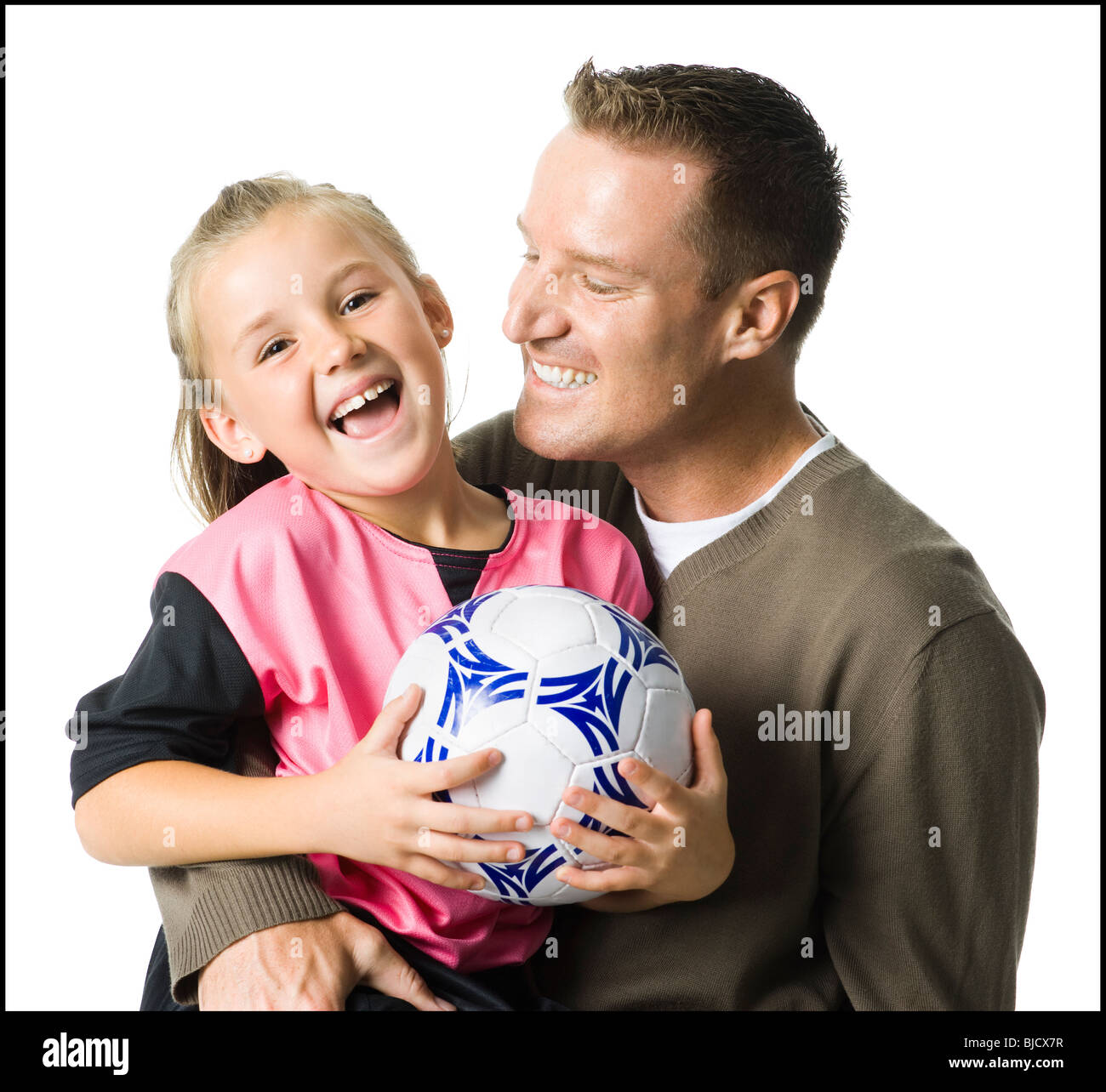 Vater und Tochter mit Fußball. Stockfoto