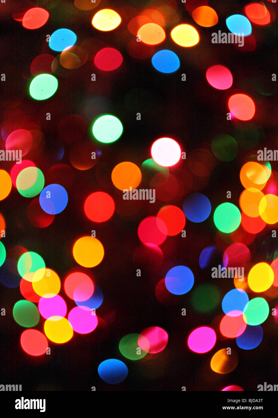 leuchtende Weihnachtsbaum Lichter mit abstrakten Unschärfe-Effekt Stockfoto