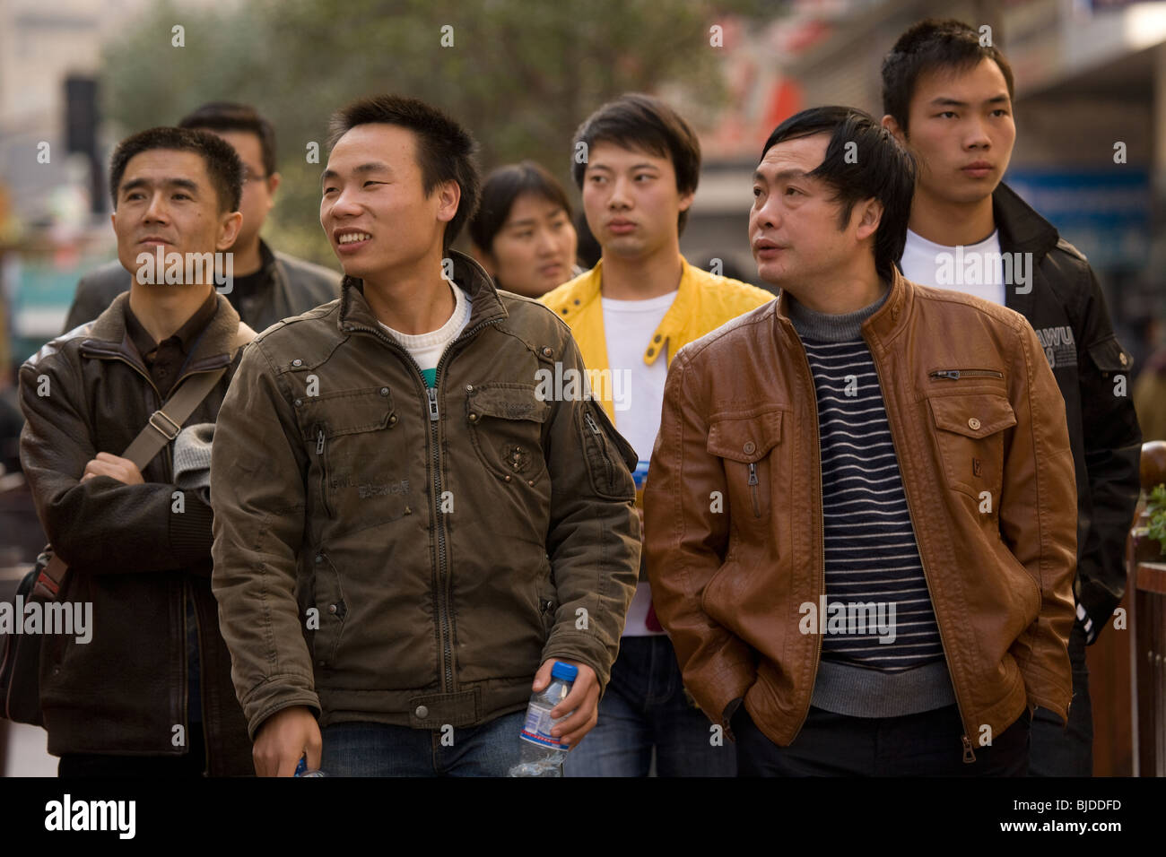 Moderne chinesische Jugend in Nanjing Road, eine kommerzielle Calle Mayor, Huangpu District, Shanghai, China, Asien Stockfoto