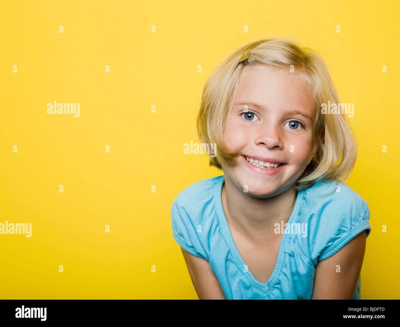 Mädchen lächelnd. Stockfoto