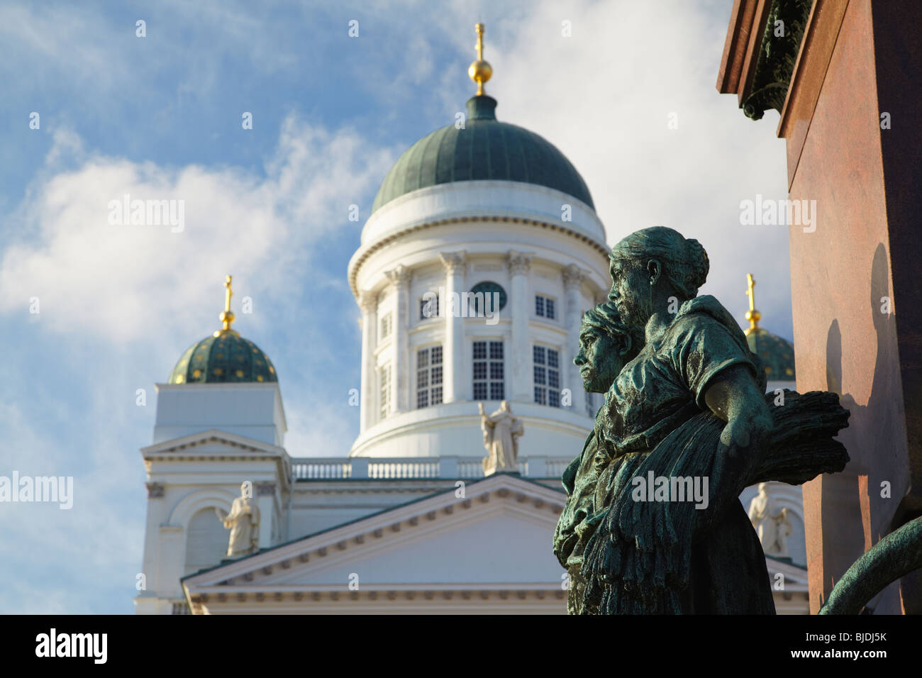 Statuen vor lutherische Kathedrale im Senate Square, Helsinki, Finnland Stockfoto