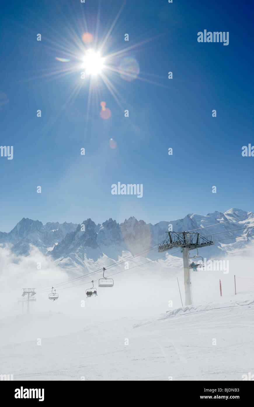 Le Flegere Skigebiet, Chamonix, Frankreich. Der Mont Blanc im Hintergrund. Stockfoto