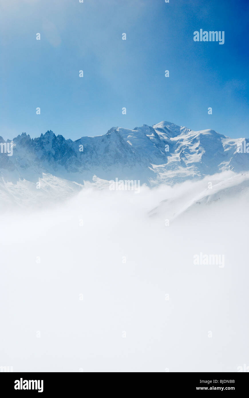 Der Mont-Blanc über Wolken aus Le Flegere, Chamonix, Frankreich Stockfoto
