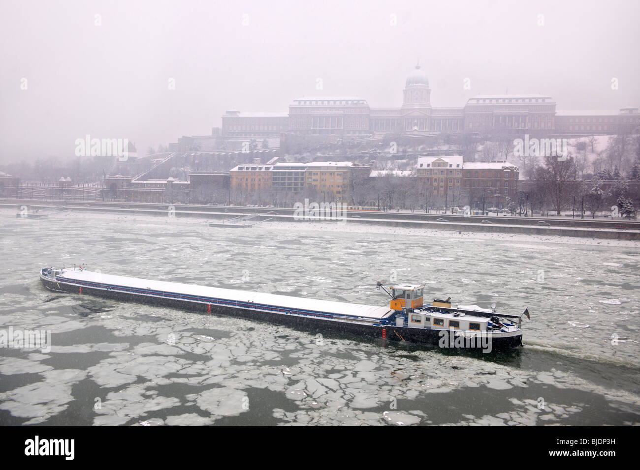 Auf der zugefrorenen Donau und Winterschnee Eis. Budapest Winter Fotos Stockfoto