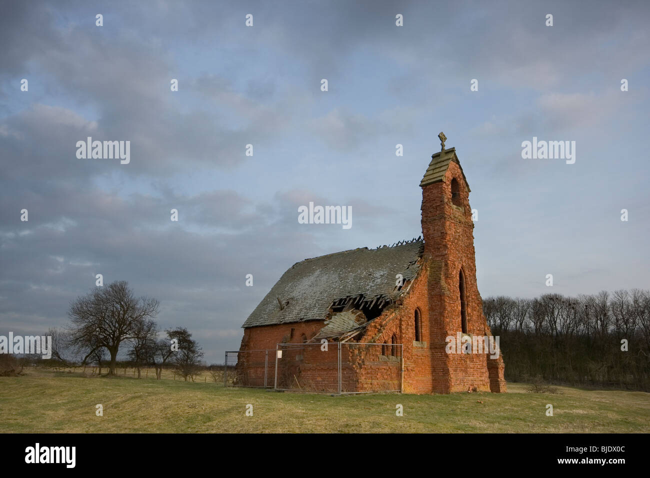 Jetzt ruiniert heilige Dreiheit-Kirche (erbaut 1890) in Cottam, East Riding of Yorkshire, UK Stockfoto