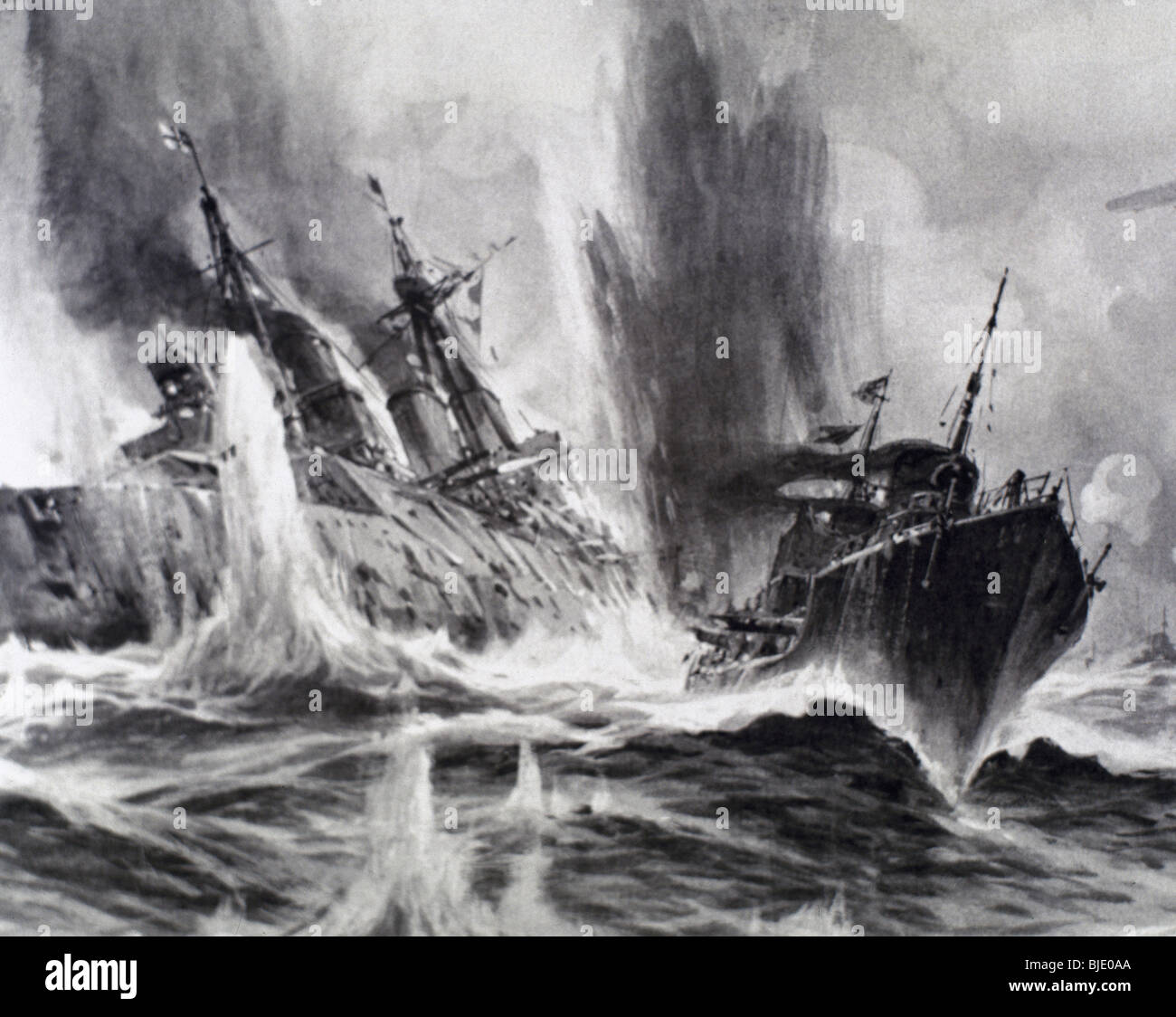 ERSTER WELTKRIEG (1914-1918). Das englische Schlachtschiff "Löwe" wurde durch einen Torpedo von einem deutschen Schiff getroffen. Zeichnung. Stockfoto