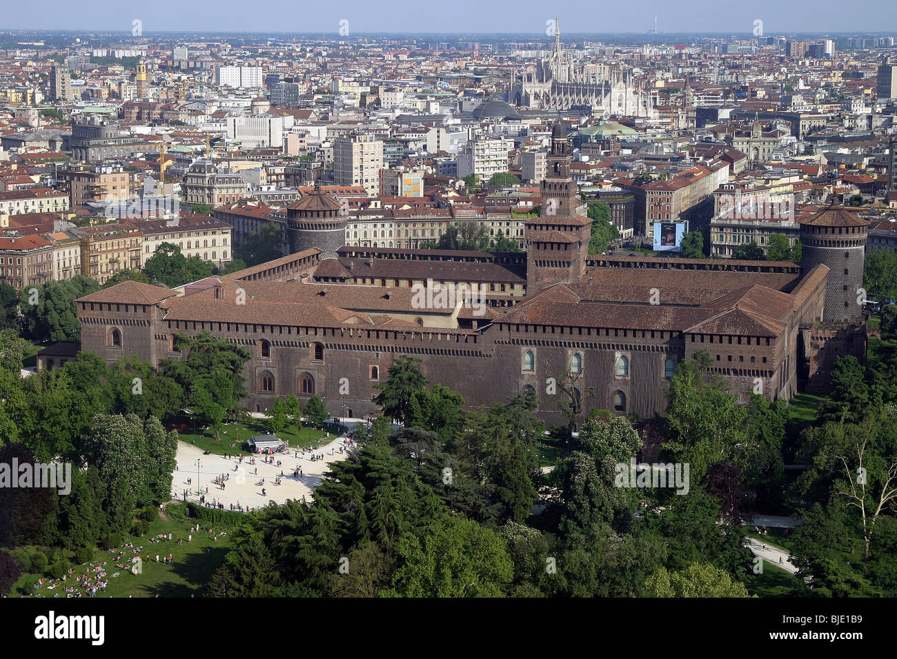 Italien, Mailand, Luftaufnahmen der Stadt Festung Castello Sforzesco im Vordergrund Stockfoto