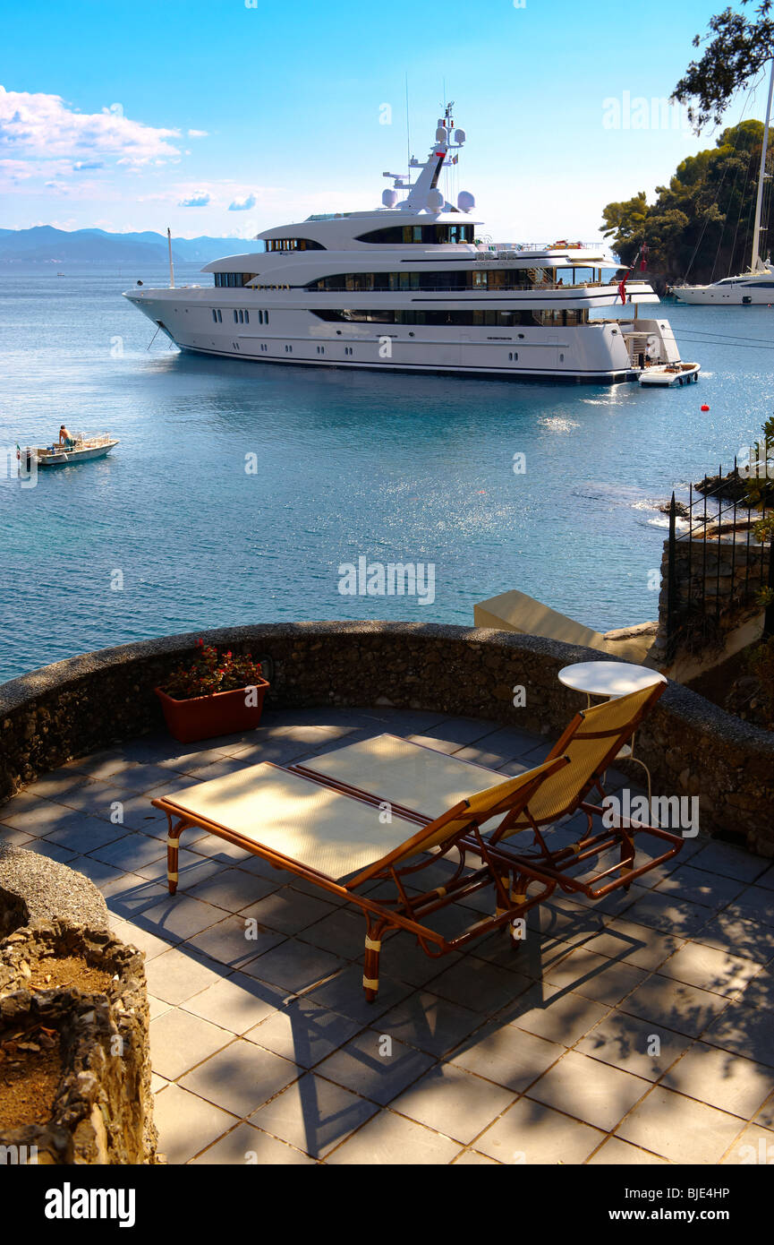 Teure Motoryacht in Portofino Hafen, ligurien, Italien Stockfoto