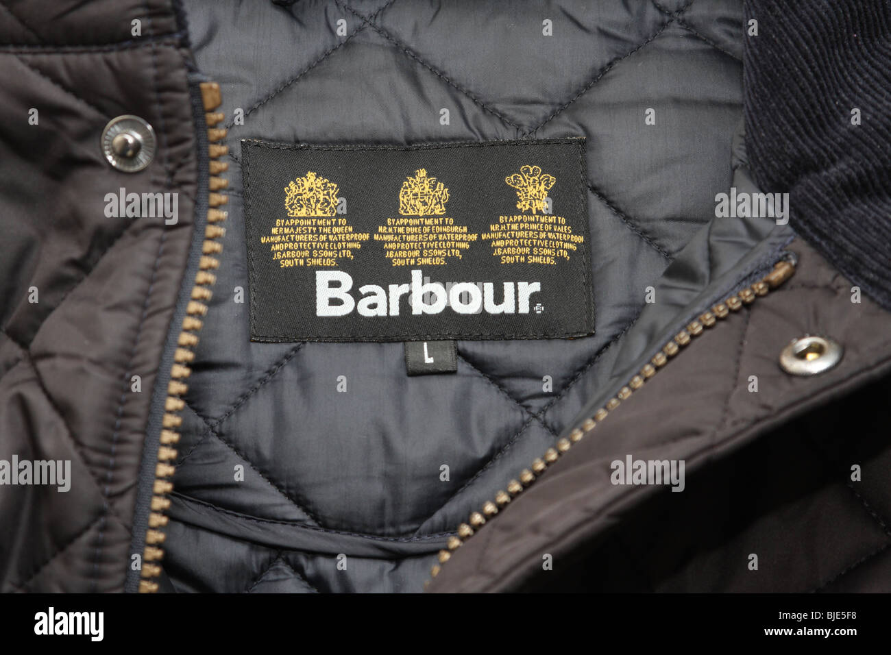Eine Beschriftung in einem Barbour Mantel Stockfotografie - Alamy