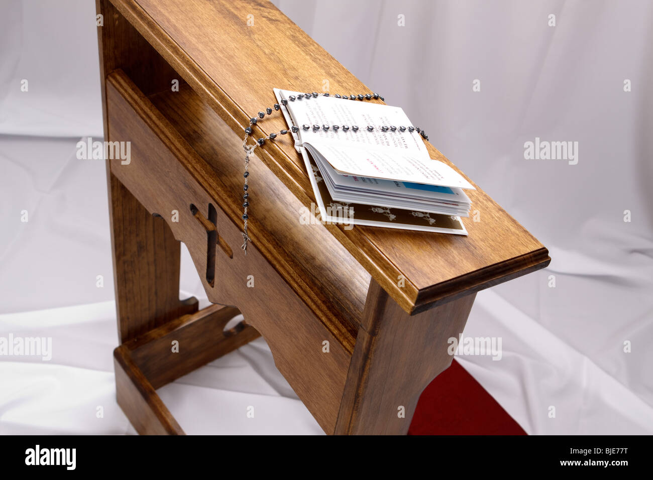 Kniebank Gebet Stockfoto