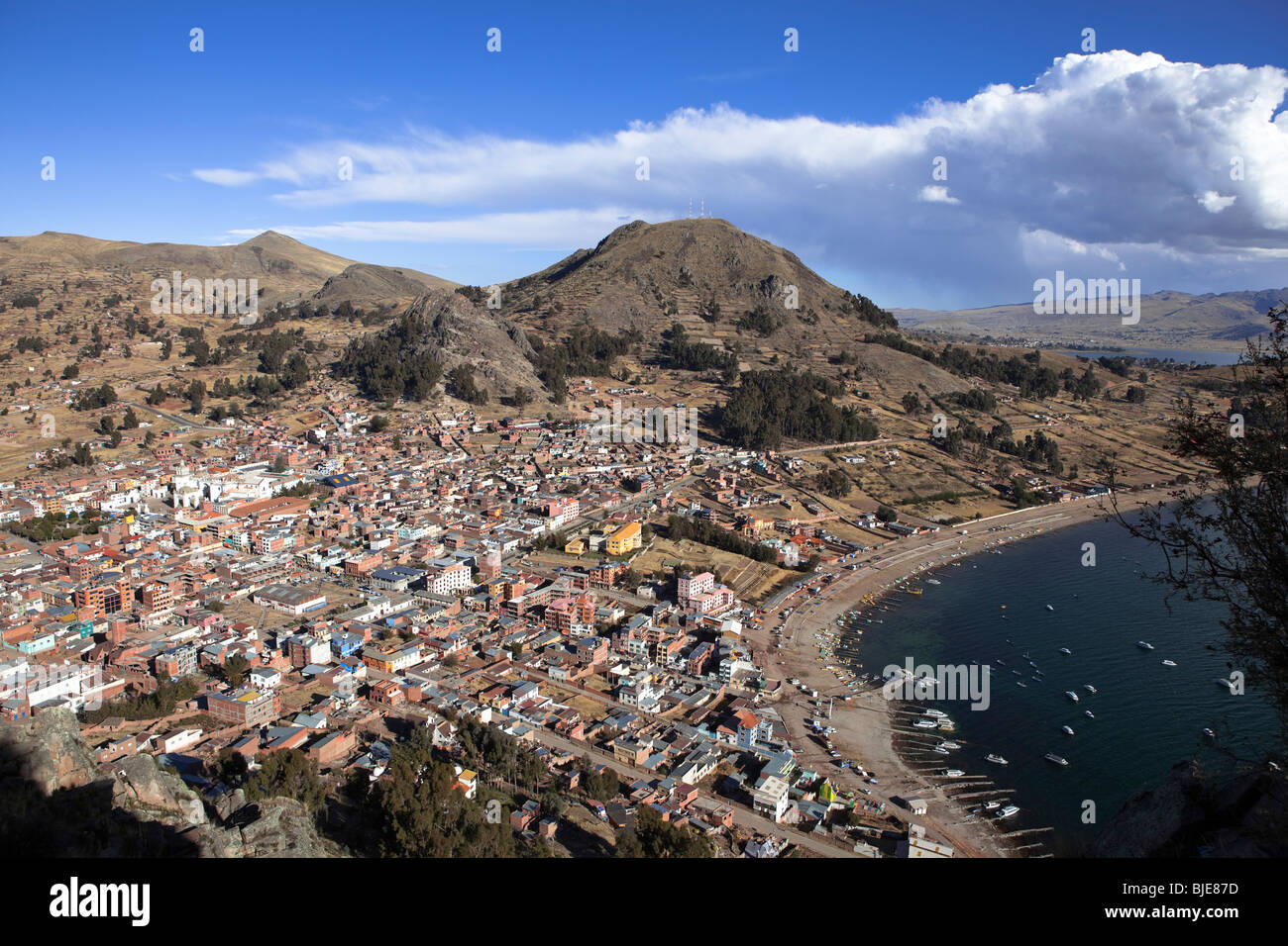 Copacabana vom Cerro Calvario Berg, La Paz Department, Titicaca-See, Anden, Altiplano, Bolivien, Südamerika Stockfoto