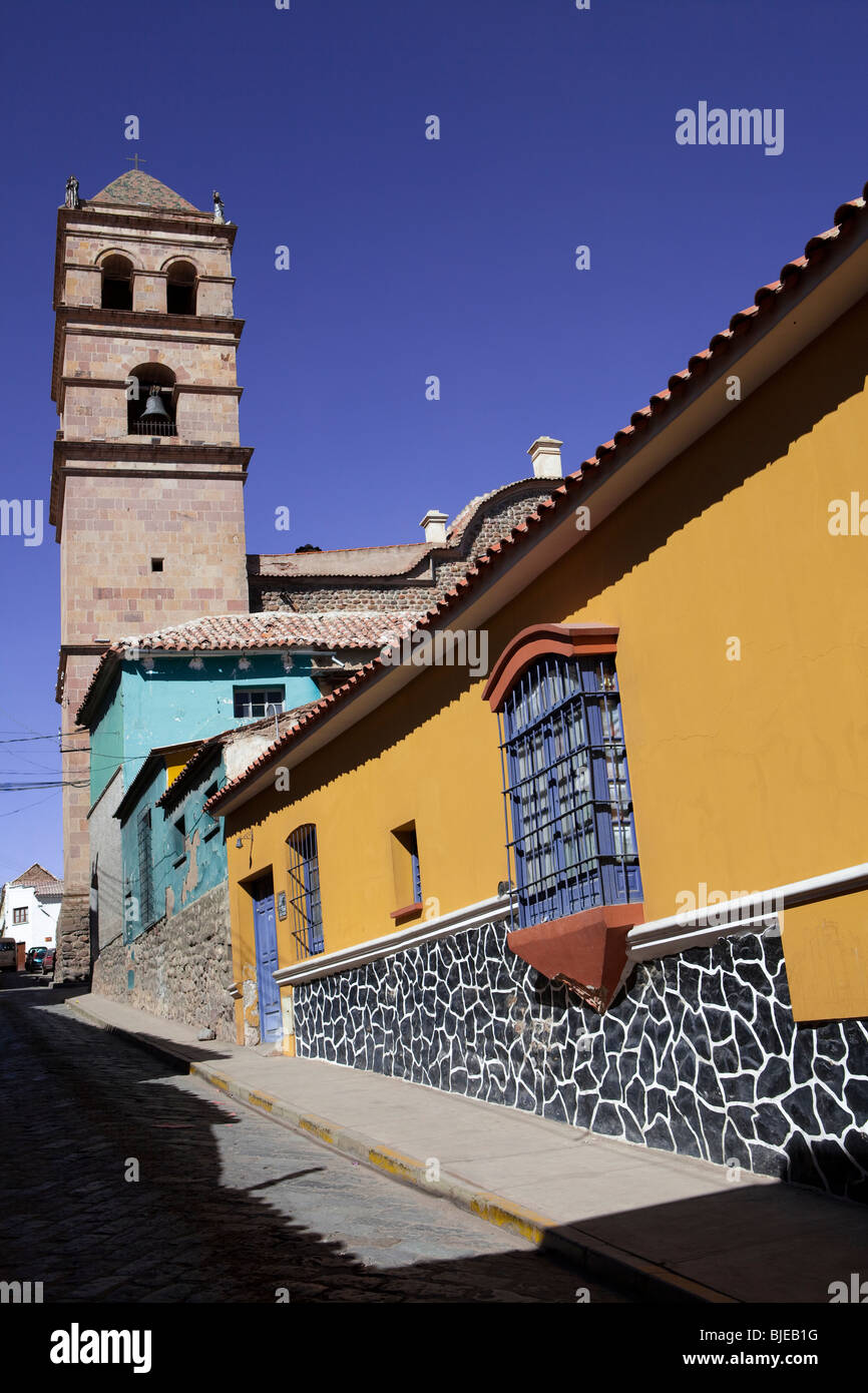 Kathedrale und farbigen Straße in Potosi, Altiplano, Anden, Bolivien, Südamerika Stockfoto