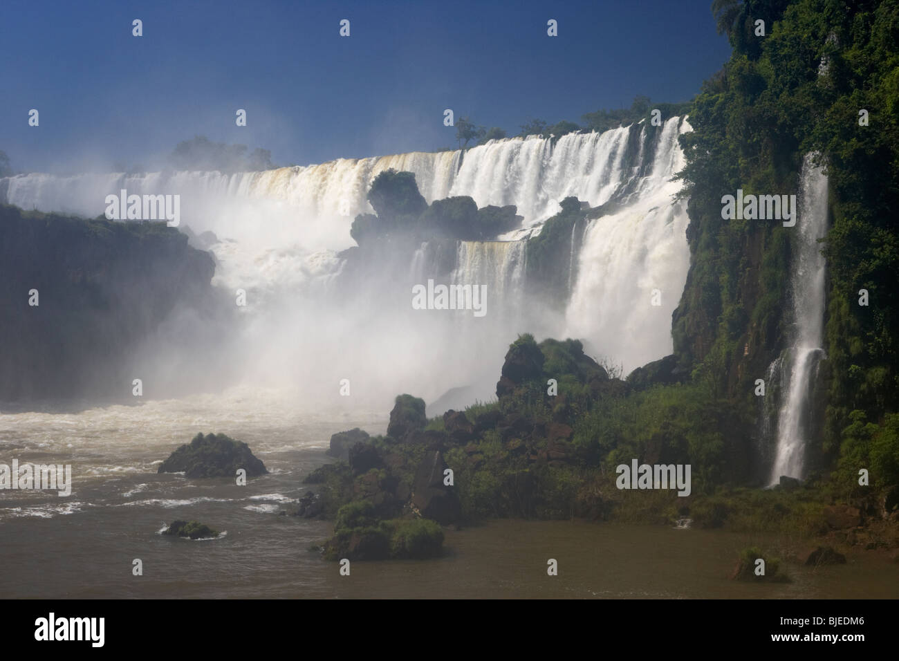 nebligen nass Wasserfälle in Iguazu Nationalpark, Republik Argentinien, Südamerika Stockfoto