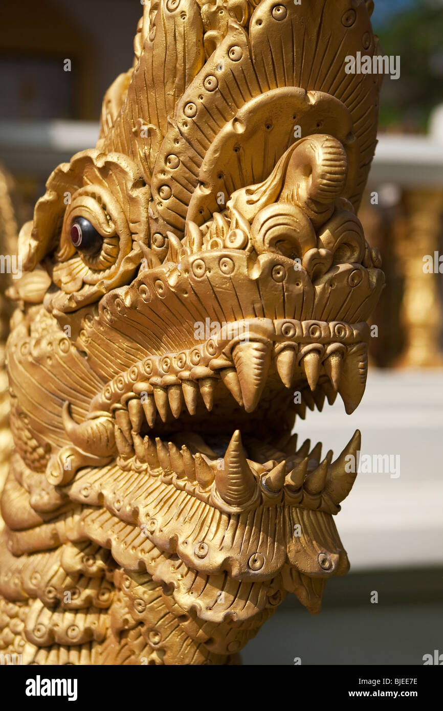 Die Naga, ein Thai Sympathieträger erscheint als eine Schlange oder Cobra außerhalb der Wat Chiang Man, Chiang Mai Thailand Stockfoto