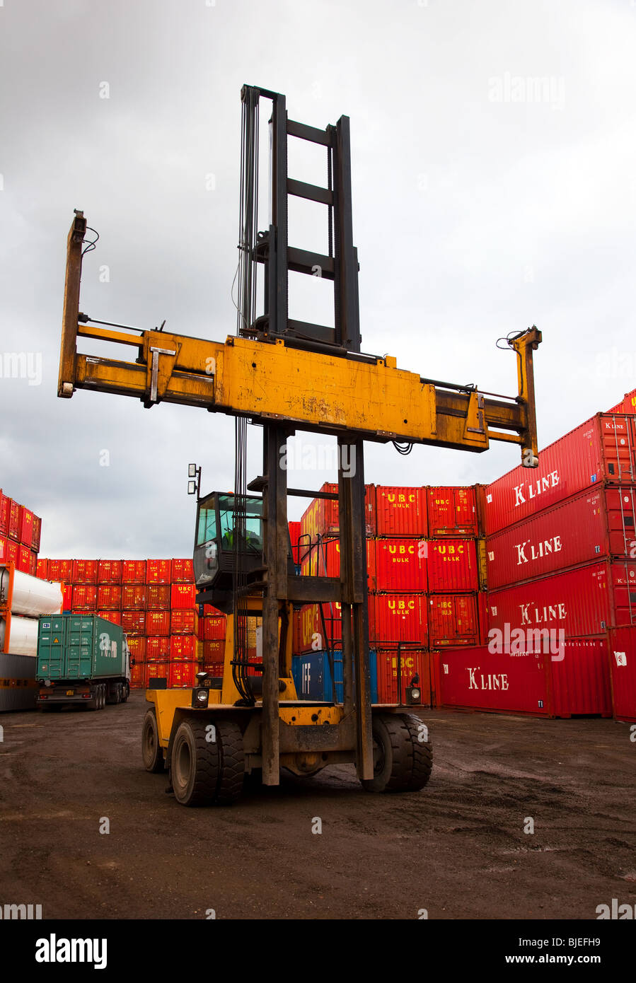 Boss B Serie ECH Frontlifts Aufhängung Modul bei Bulmers Container Yard, Teesside, Middlesbrough, Yorkshire, Großbritannien Stockfoto