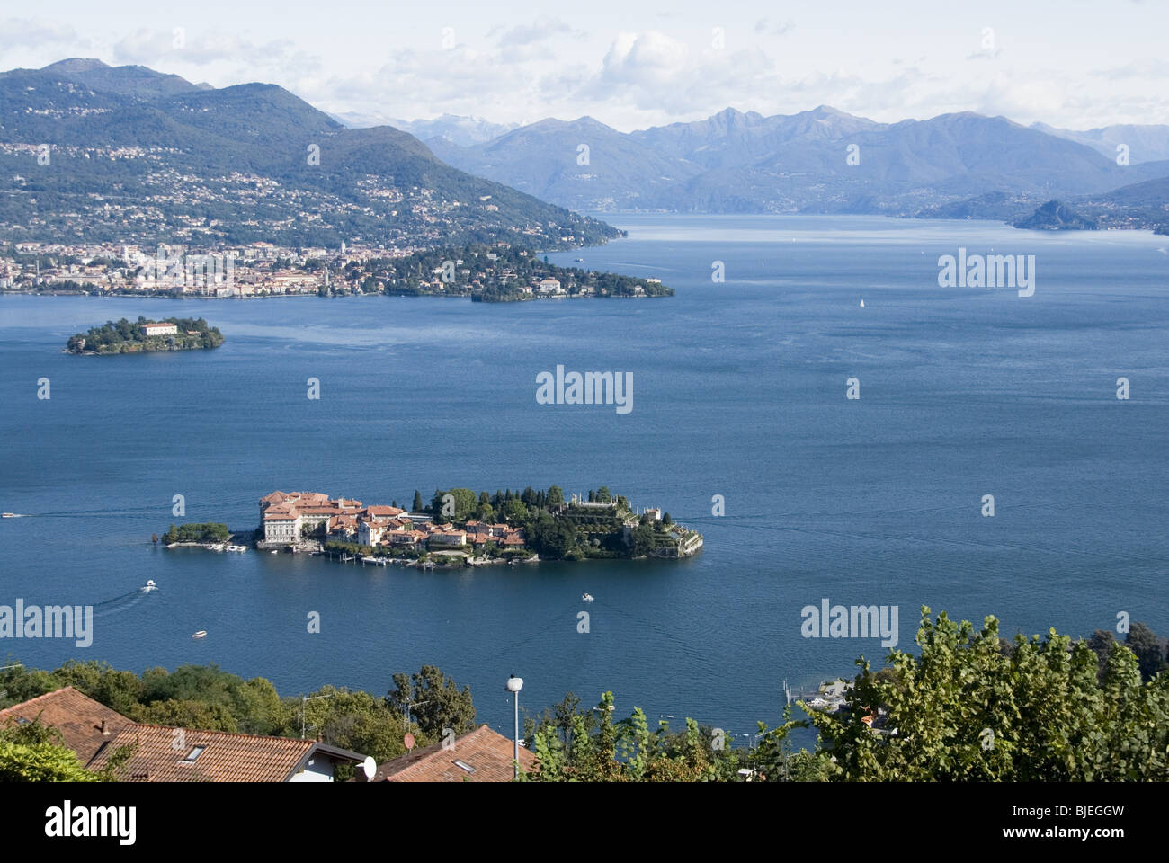 Insel im Lago Maggiore (Lago Maggiore), Piemont, Italien, erhöhte Ansicht Stockfoto