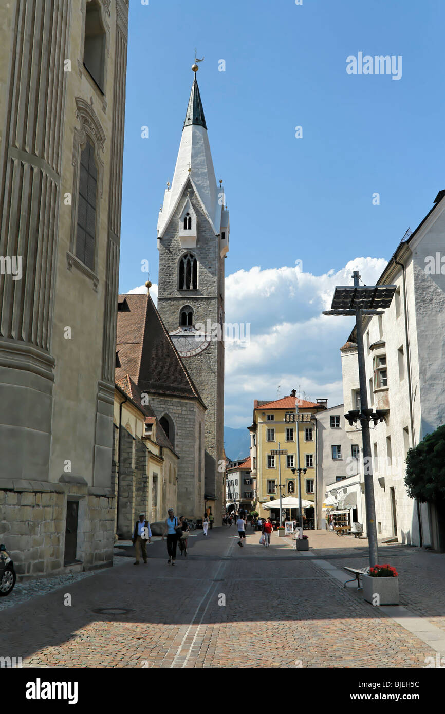 Via San Albuino, Pfarrkirche Zum Heiligen Erzengel St. Michael, Brixen, Südtirol, Italien Stockfoto