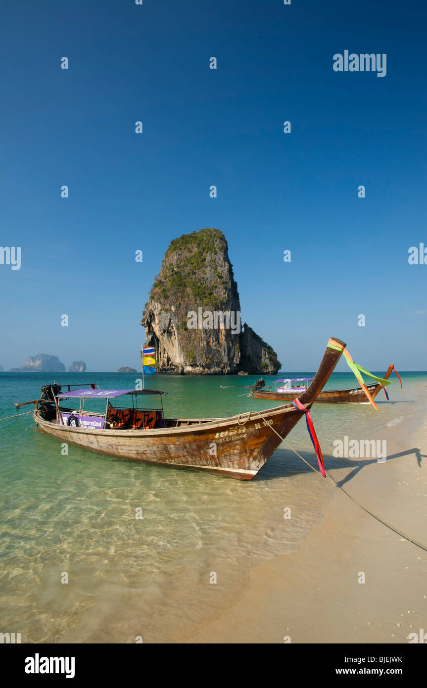 Longtail Boote, Laem Phra Nang Beach, Krabi, Thailand Stockfoto