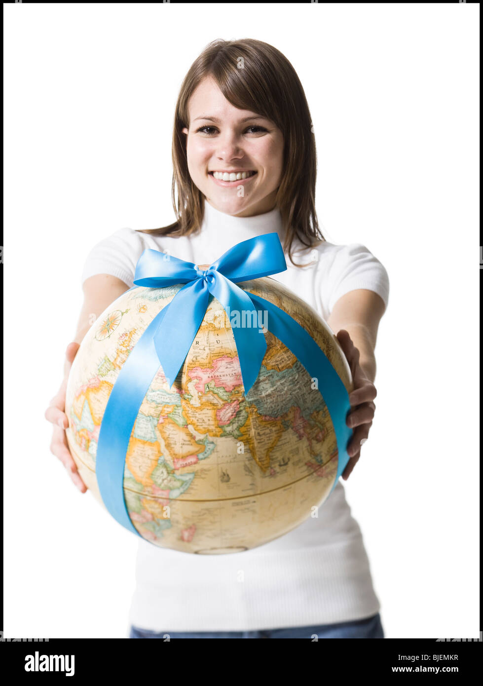 Frau mit einem Globus Stockfoto