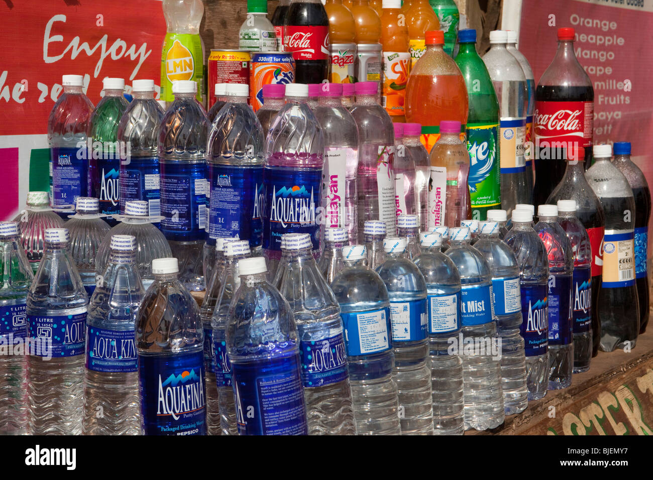 Indien Wasser In Flaschen Stockfotos und -bilder Kaufen - Alamy