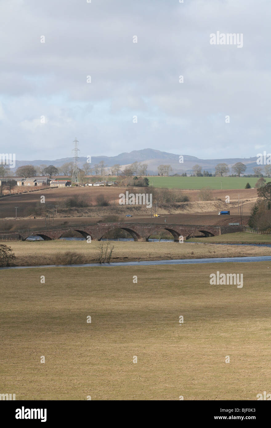 Steinbogen Brücke über den Fluss Isla in der Nähe von Coupar Angus Schottland März 2010 Stockfoto