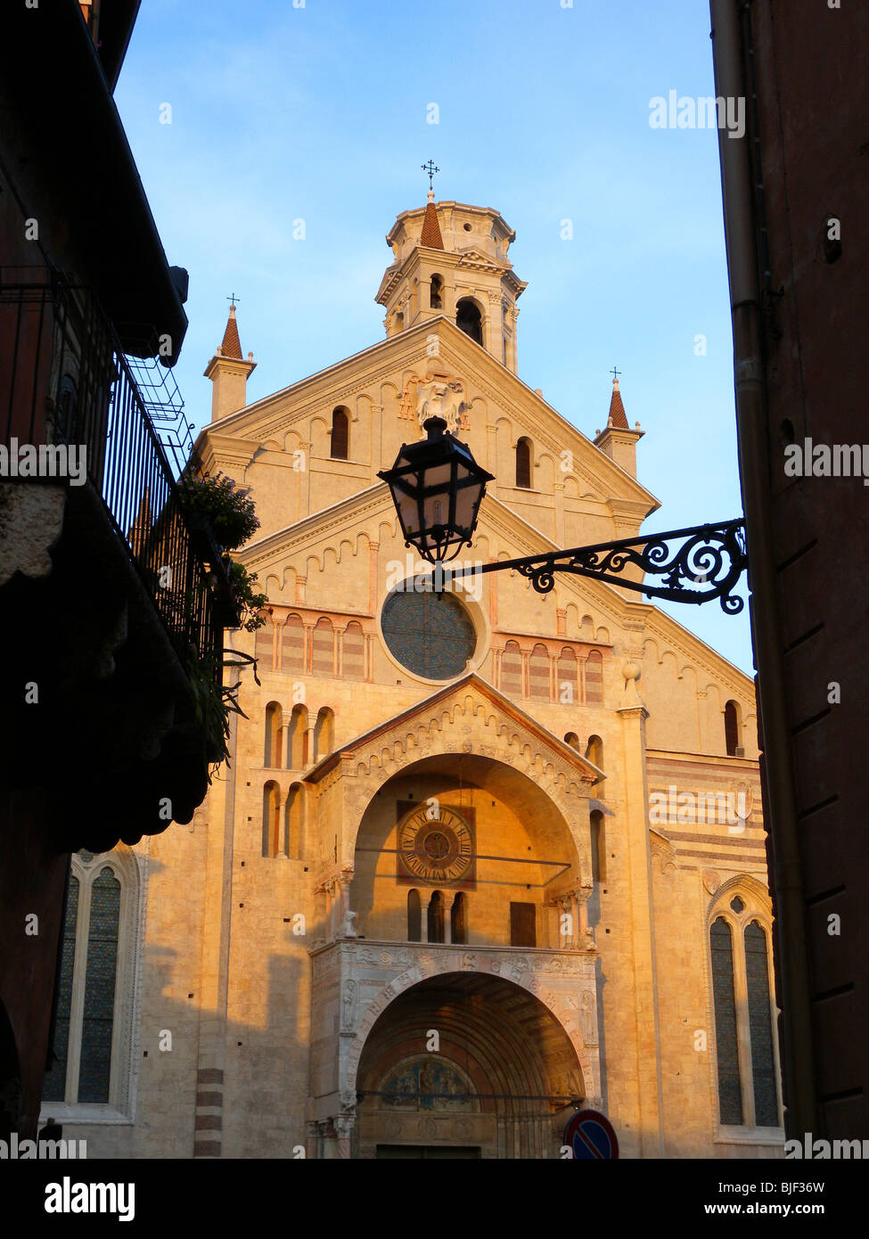 Westfassade, Kathedrale, Dom, Dom, Verona, Venetien, Veneto, Italien | Kathedrale, Verona, Venetien, Italien Stockfoto