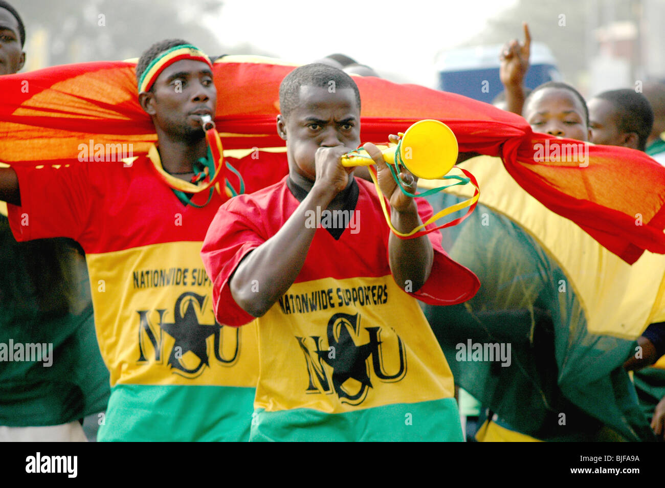 Ghanaische Fans feiern den African Cup of Nations in ihrer Hauptstadt Accra. Ghana, Westafrika, Afrika Stockfoto