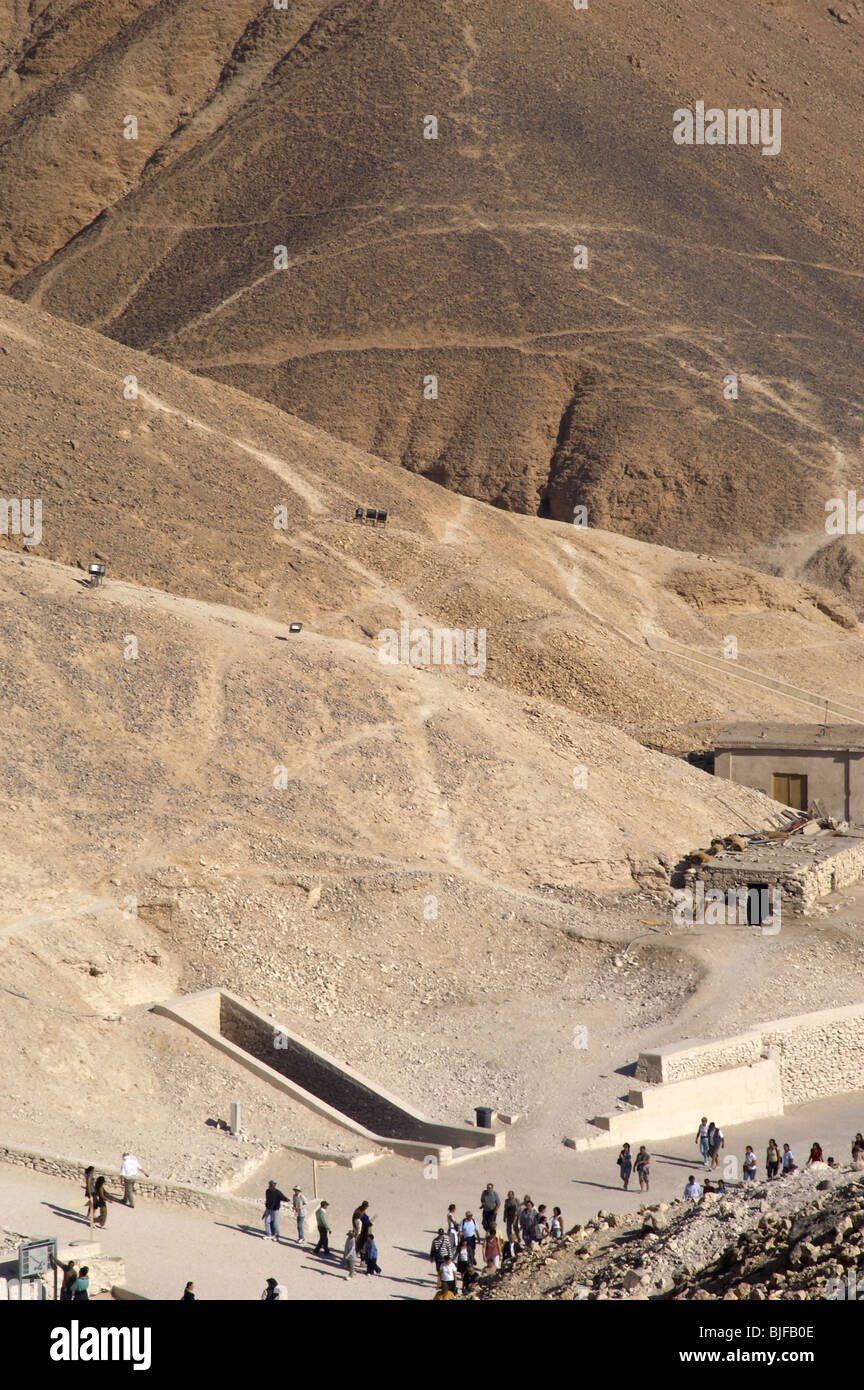 Tal der Könige. An den Wänden sind Felsengräber der Pharaonen des neuen Reiches geschnitzt. Ägypten. Stockfoto