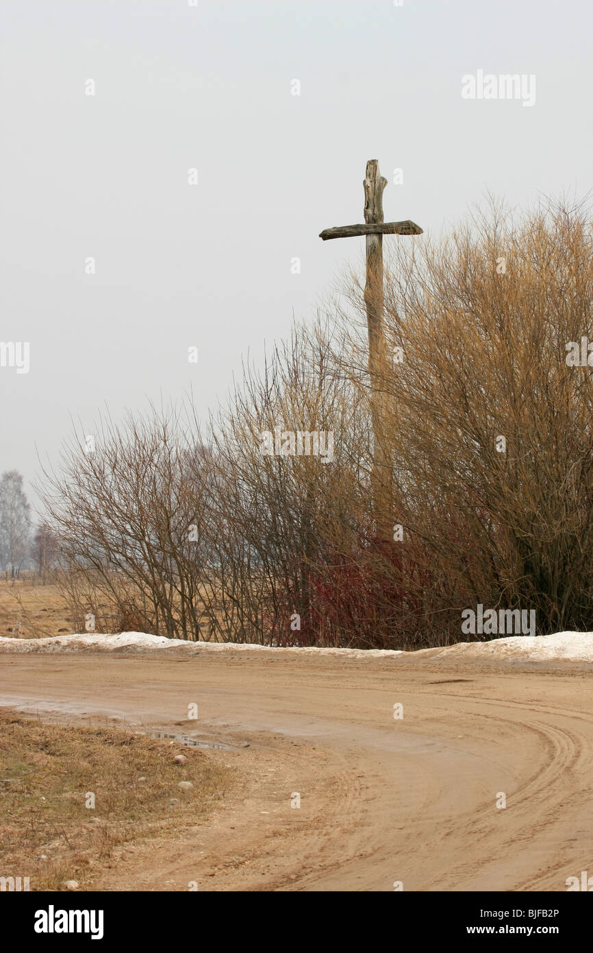 alte am Straßenrand Kreuz im Osten Polens Stockfoto