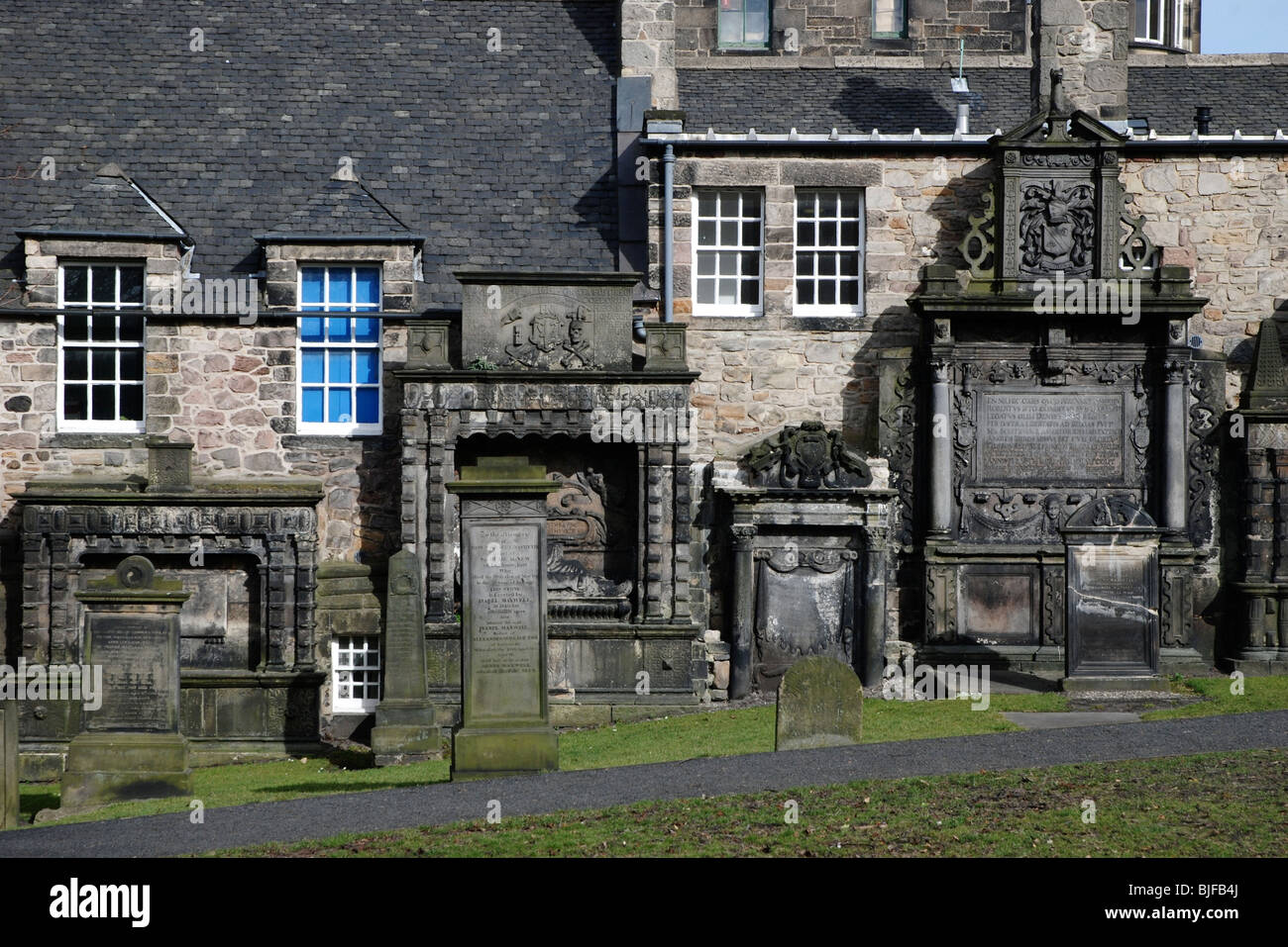 Wandbild Denkmäler in Greyfriars Kirkyard in Edinburgh, Schottland. Stockfoto