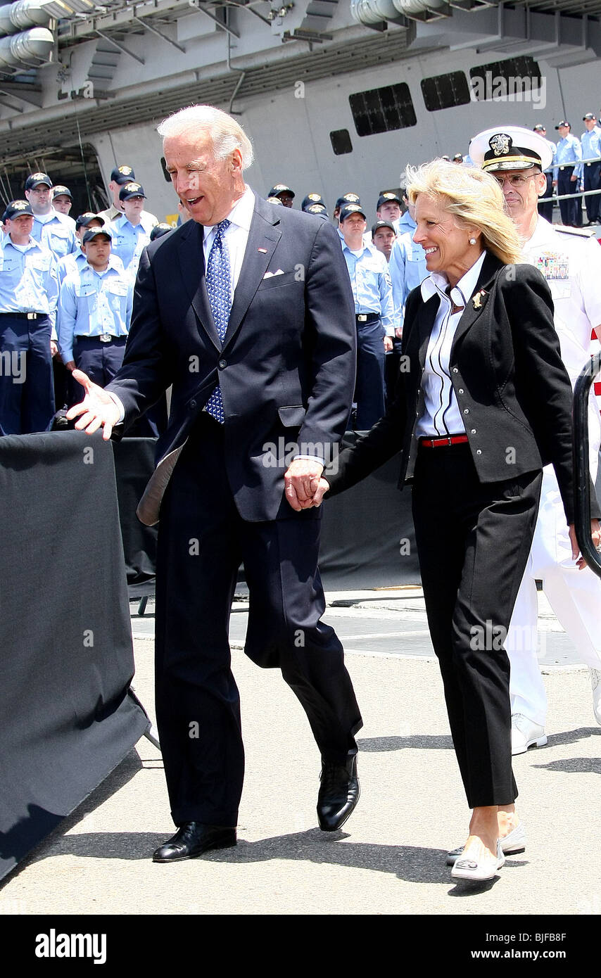 JOE BIDEN DR. JILL BIDEN VIZEPRÄSIDENT BIDEN REDE, USS RONALD REAGAN SEGLER NAVAL AIR STATION NORTH ISLAND SAN DIEGO CA Stockfoto