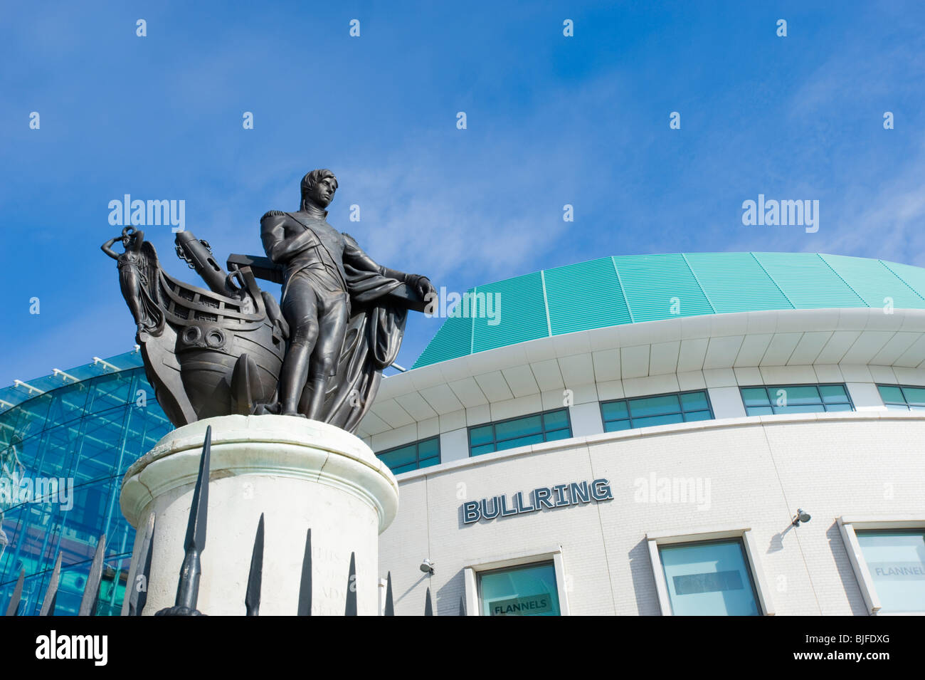 Statue von Admiral Lord Nelson außerhalb der Bullring Shopping Centre. Birmingham, England, Vereinigtes Königreich. Stockfoto