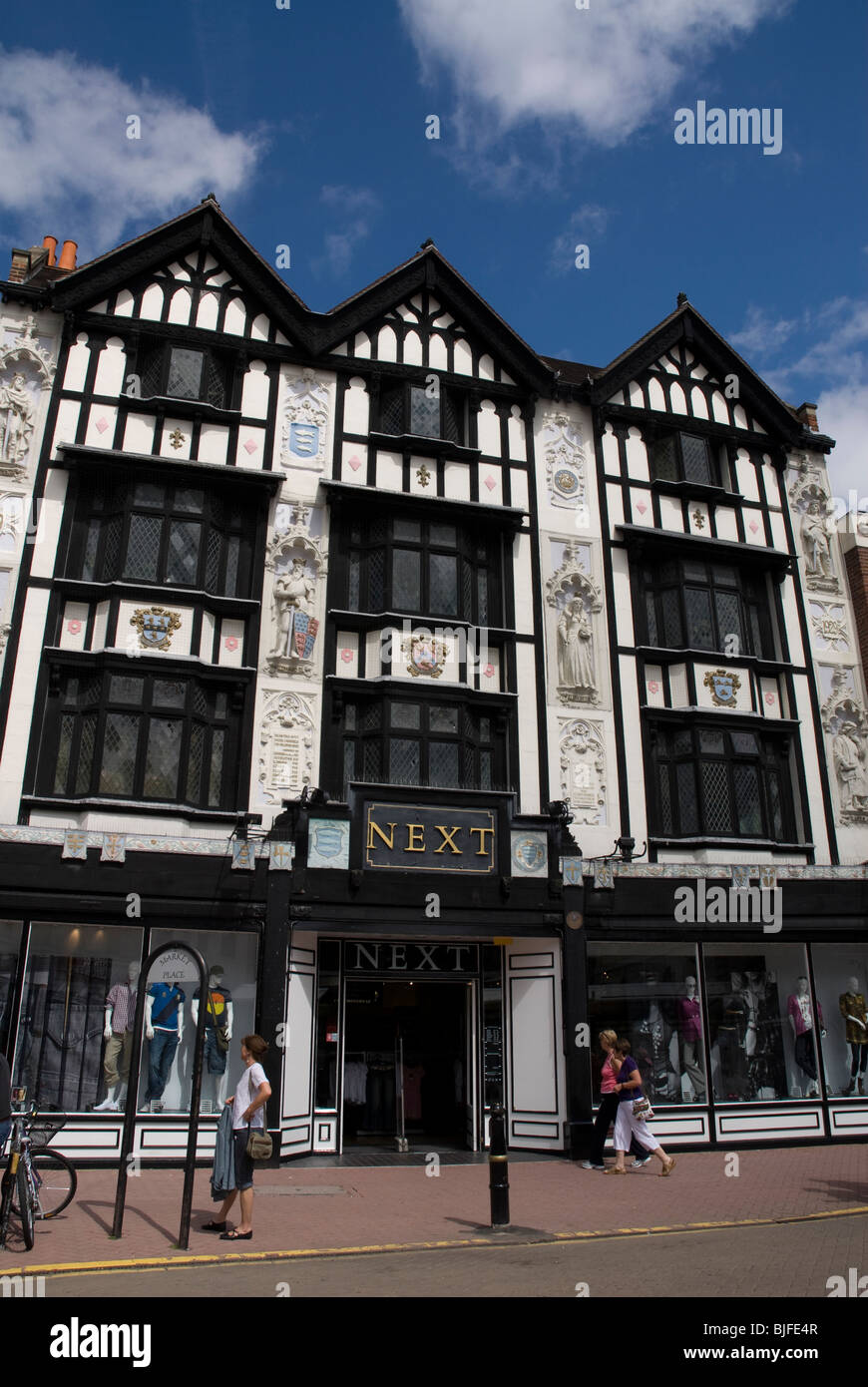 Nächsten Damen-Modegeschäft in einem Holz gerahmt Gebäude Kingston nach Themse Surrey UK Stockfoto