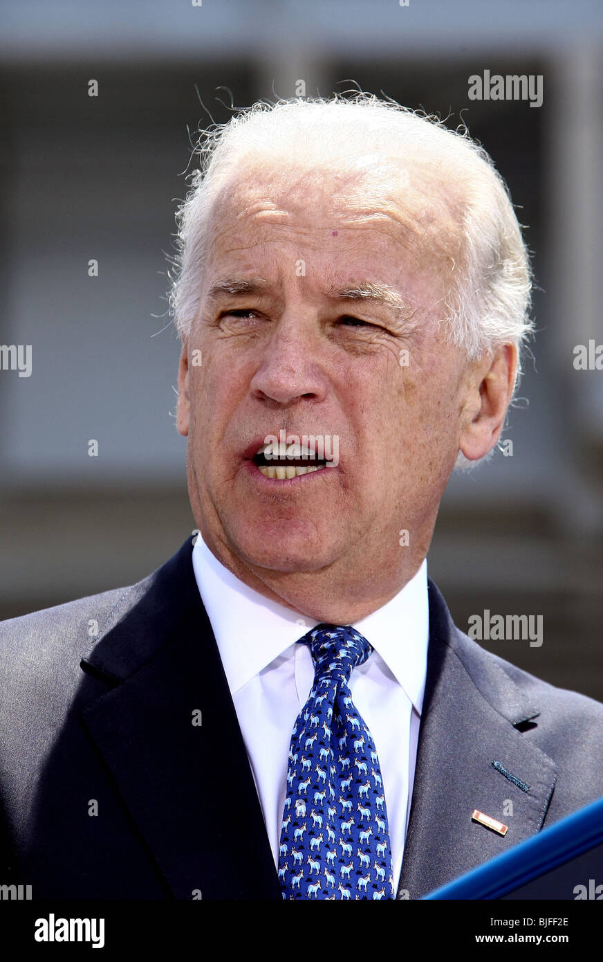 JOE BIDEN Vizepräsident BIDEN Rede in USS RONALD REAGAN Segler NAVAL AIR STATION NORTH ISLAND SAN DIEGO CA USA 14 Mai 200 Stockfoto