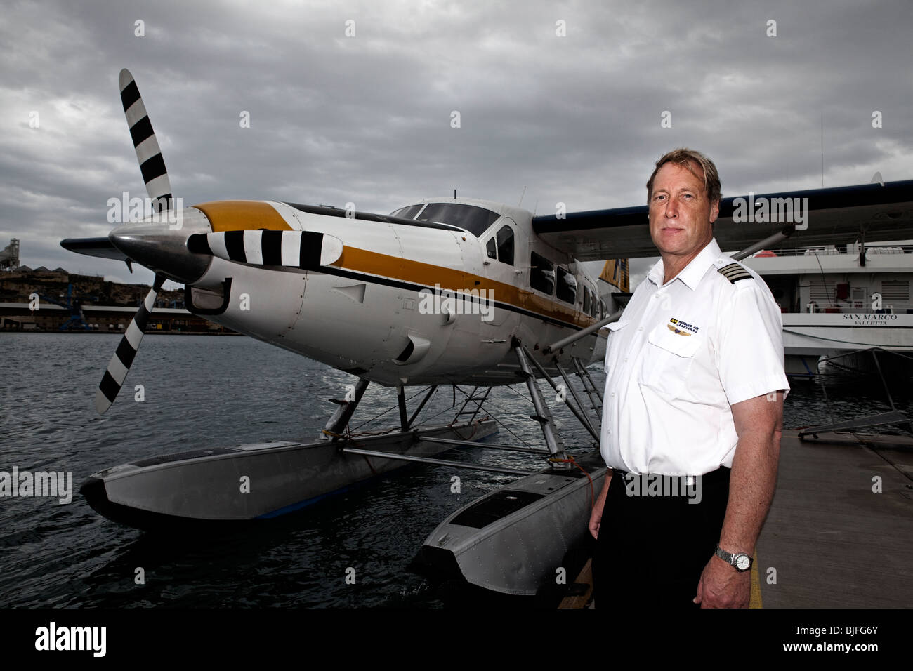 Pilot des Wasserflugzeug von Malta nach Gozo Stockfoto