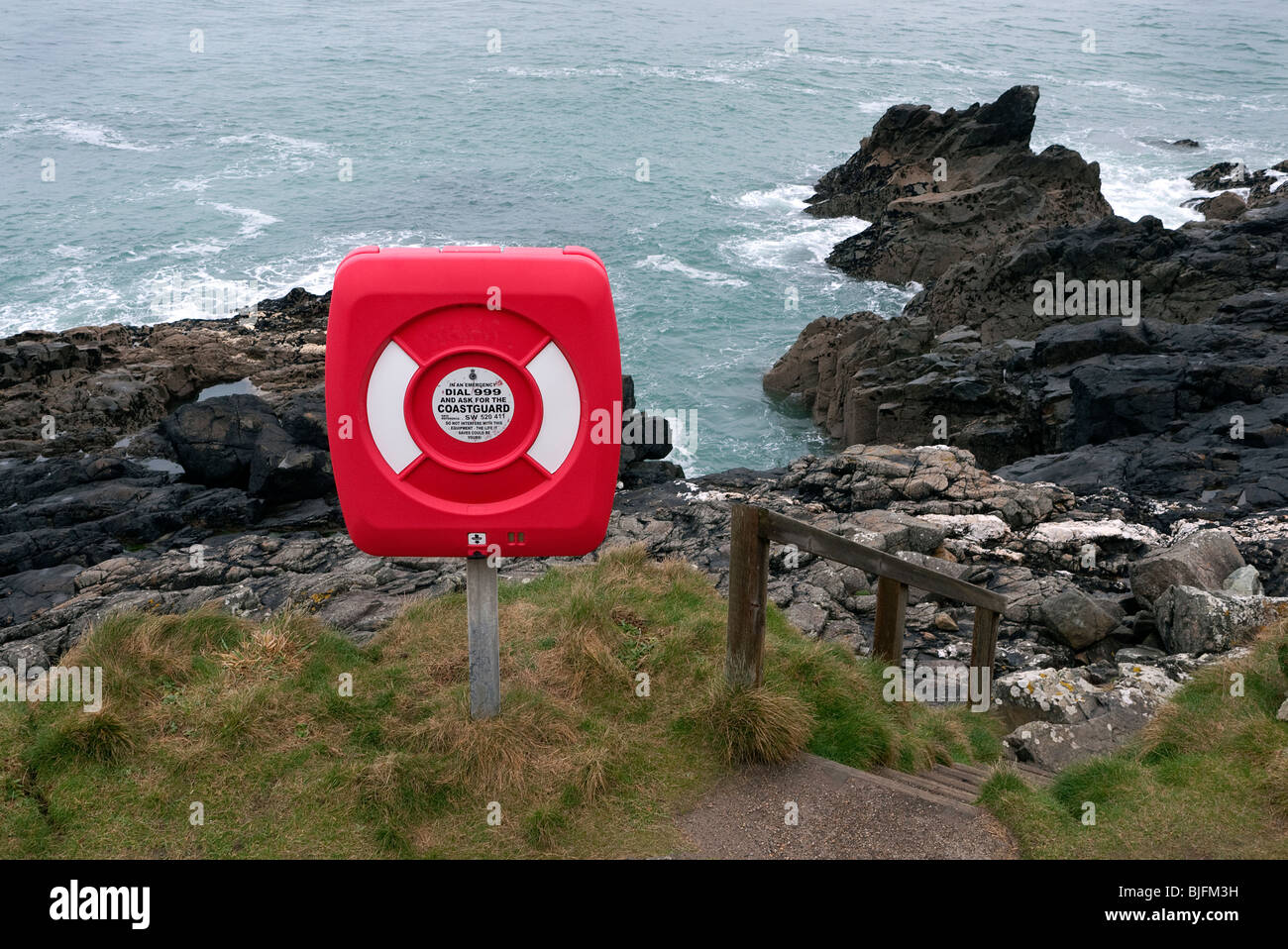 Notfallausrüstung auf der kornischen Küste Weg in der Nähe von St Ives Cornwall England. Stockfoto