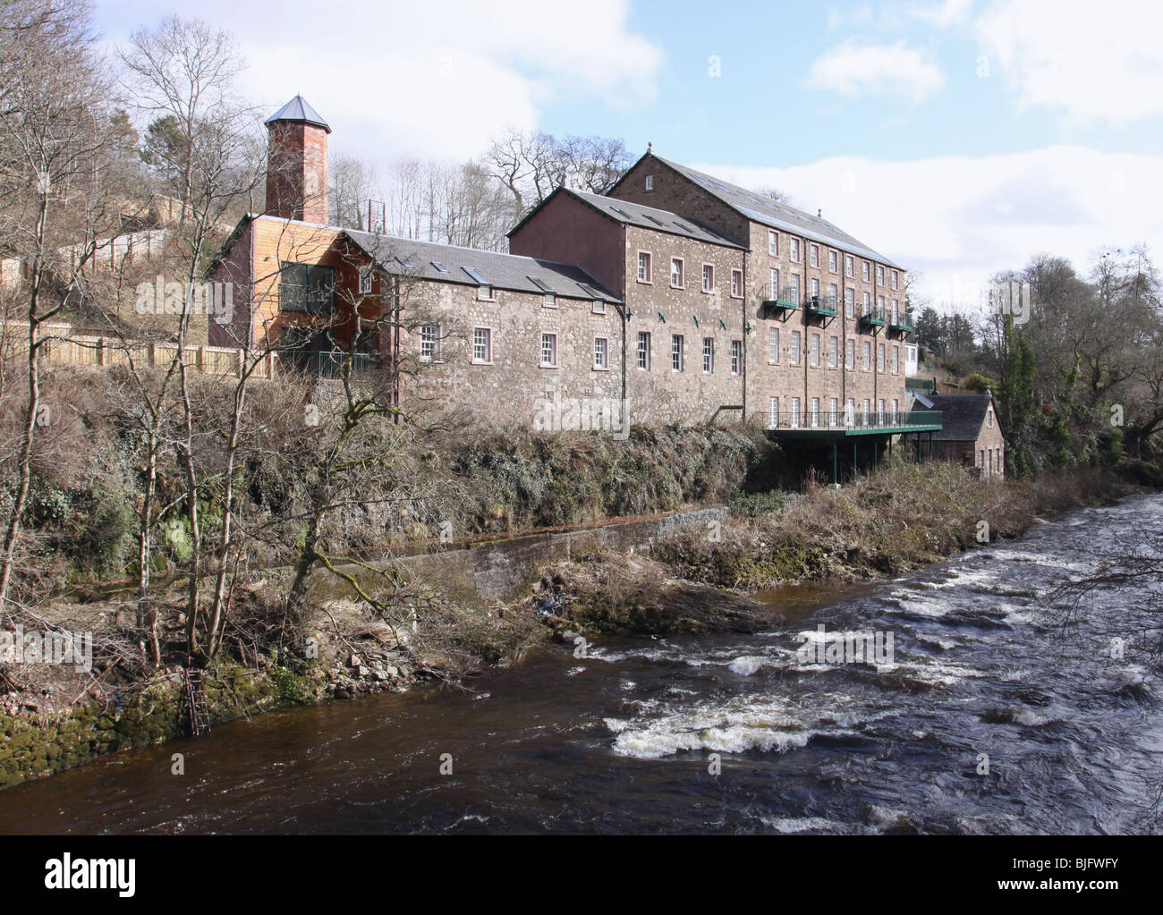 ehemalige Mühle umgewandelt in Wohnungen Fluss Ericht Schottland März 2010 Stockfoto