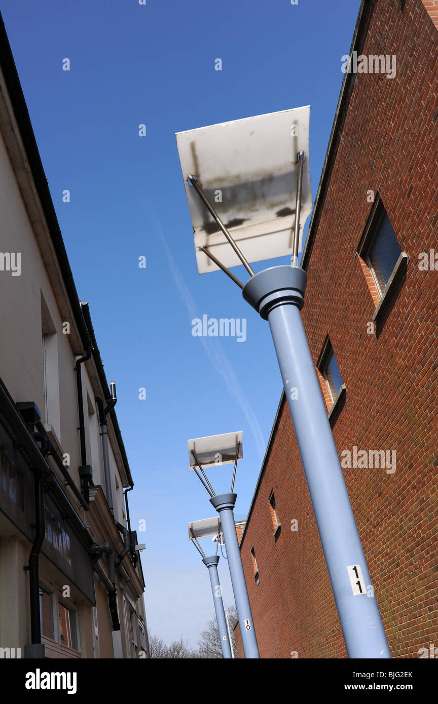 Seltsame Straßenlaternen in Newhaven High Street East Sussex UK Stockfoto