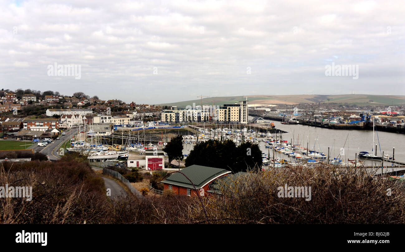 Blick auf Stadt und Newhaven Harbour Entwicklung Center East Sussex UK Stockfoto