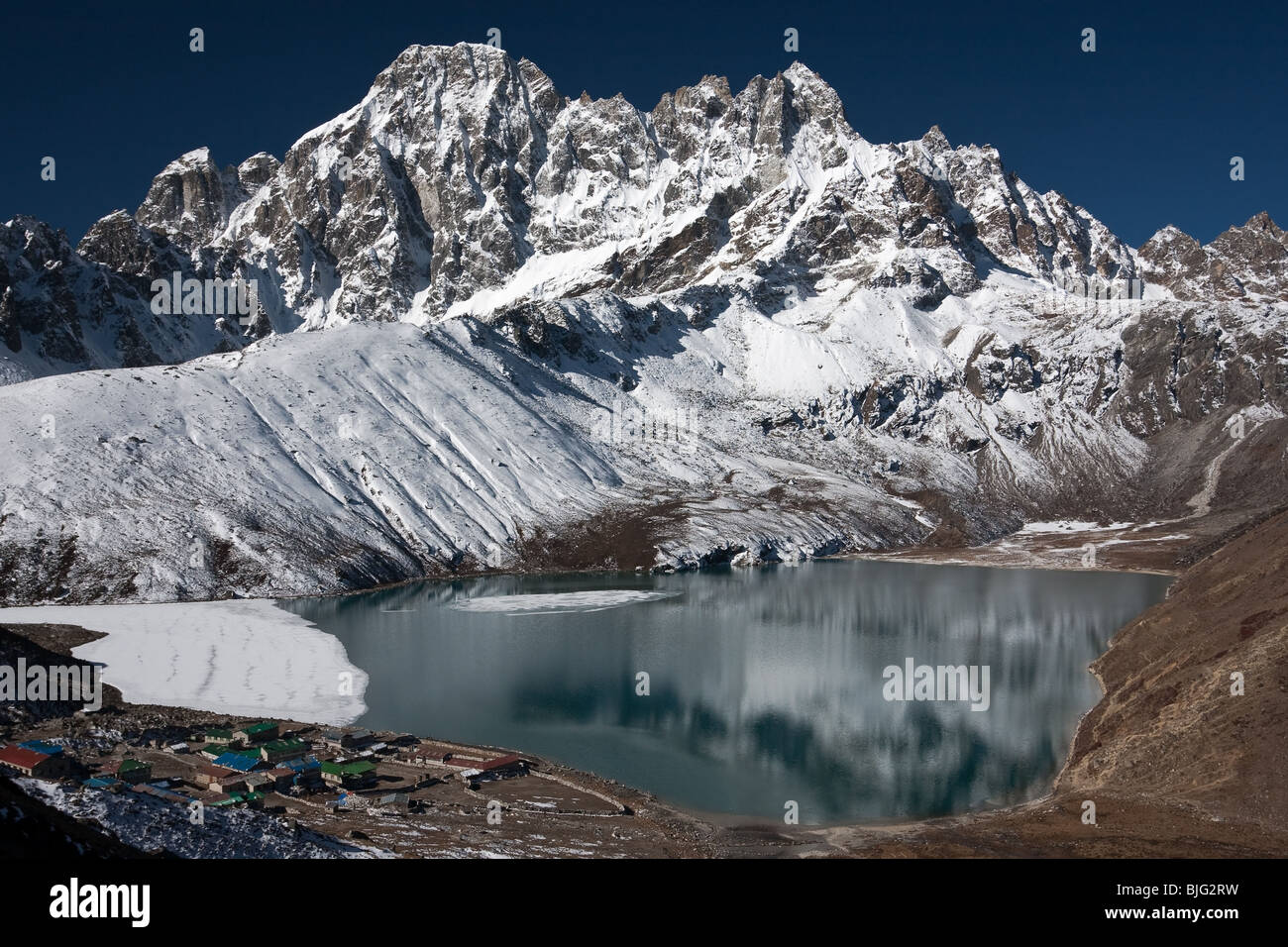 Gokyo Dorf am Morgen, Everest Region, Himalaya, Nepal. Stockfoto