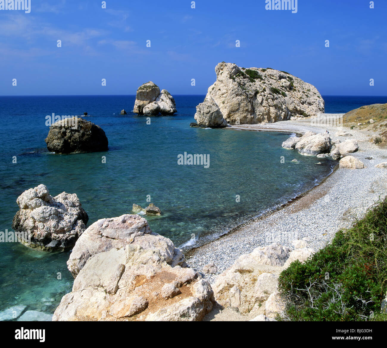 Petra Tou Romiou ("der Felsen des griechischen"), Aphrodites legendäre Geburtsort in Paphos, Zypern. Stockfoto Petra Tou Romiou ("der Felsen des griechischen"), Aphrodites legendäre Geburtsort in Paphos, Zypern. Stockfoto